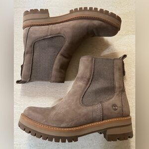Timberland Women’s Courmayeur Valley Chelsea Boot in Taupe Size 9